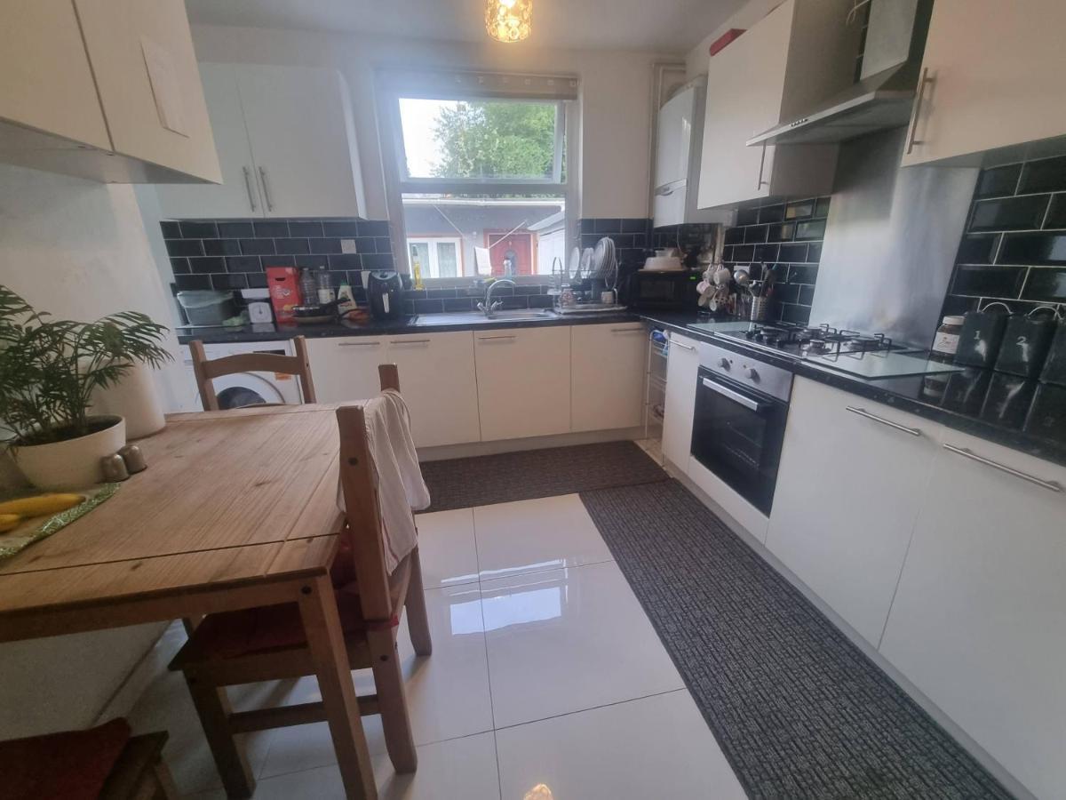 Gazde/Camere de închiriat Private In London, Londra