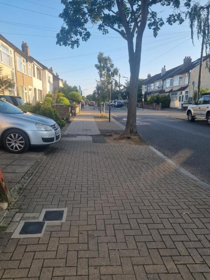 Private In London, Gazde/Camere de închiriat