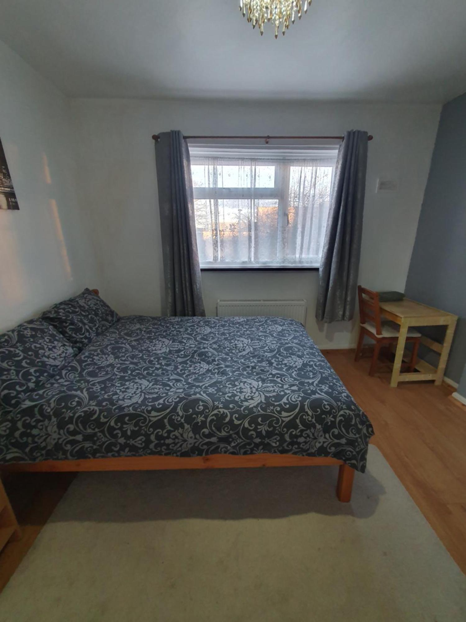 Private In London, Gazde/Camere de închiriat *